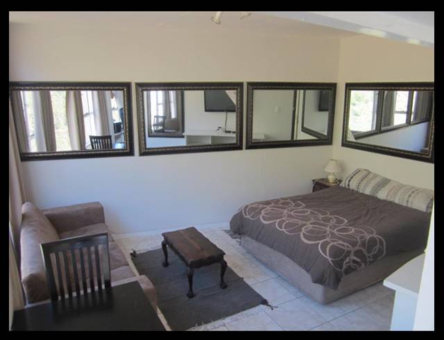 0.5 BEDROOM APARTMENT TO LET IN VREDEHOEK